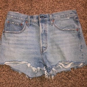 Levi’s 501 cut off shorts